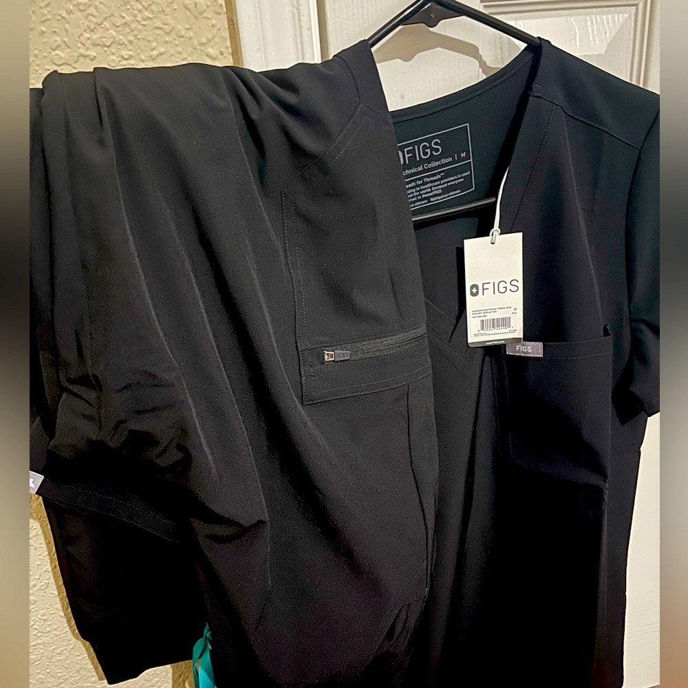 Figs scrub set - size M, NWT!  Part of the technical line.